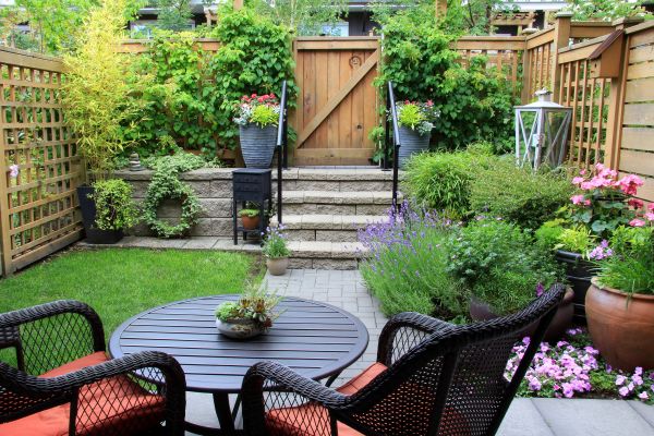 Small Yard Landscaping in Sun City Center